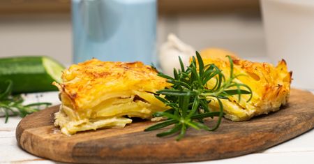 Złociste ziemniaki w wydaniu gratin. Idealne na chłodne wieczory