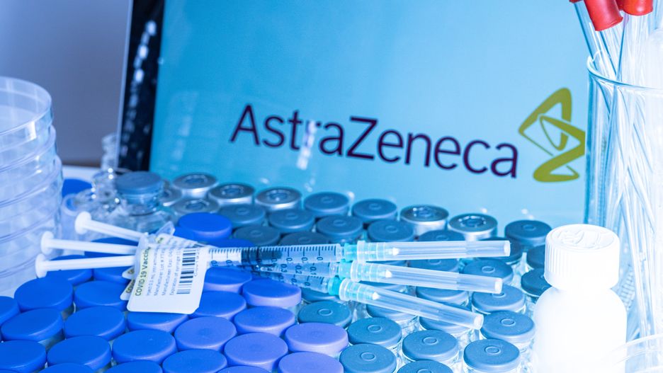 szczepionka szczepienie astra astrazeneca fiolka strzykawka koronawirus covid