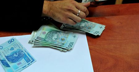Tarcza antykryzysowa pozwala wstrzymać ściąganie długów z pensji