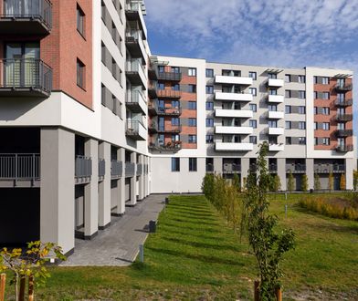 "Mogą nas wyrzucić". Kupili mieszkania bez aktów własności