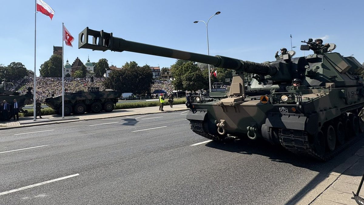 Polski sprzęt wojskowy podczas defilady w Warszawie