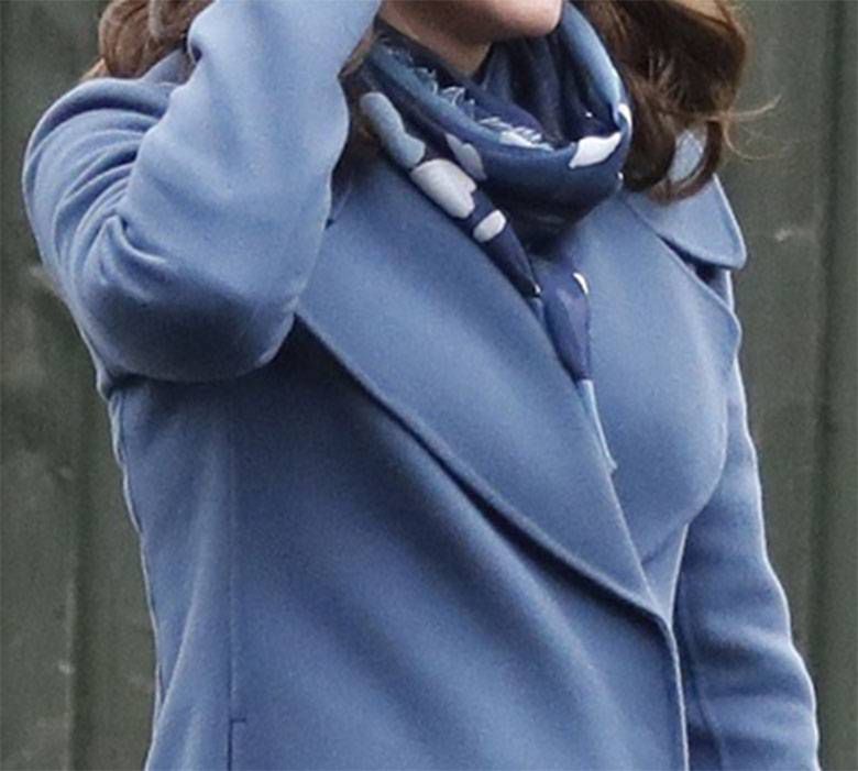 Księżna Kate w niebieskim płaszczu