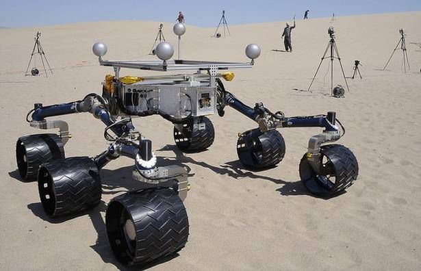 Marsjański łazik Curiosity (Fot. Daily Mail)