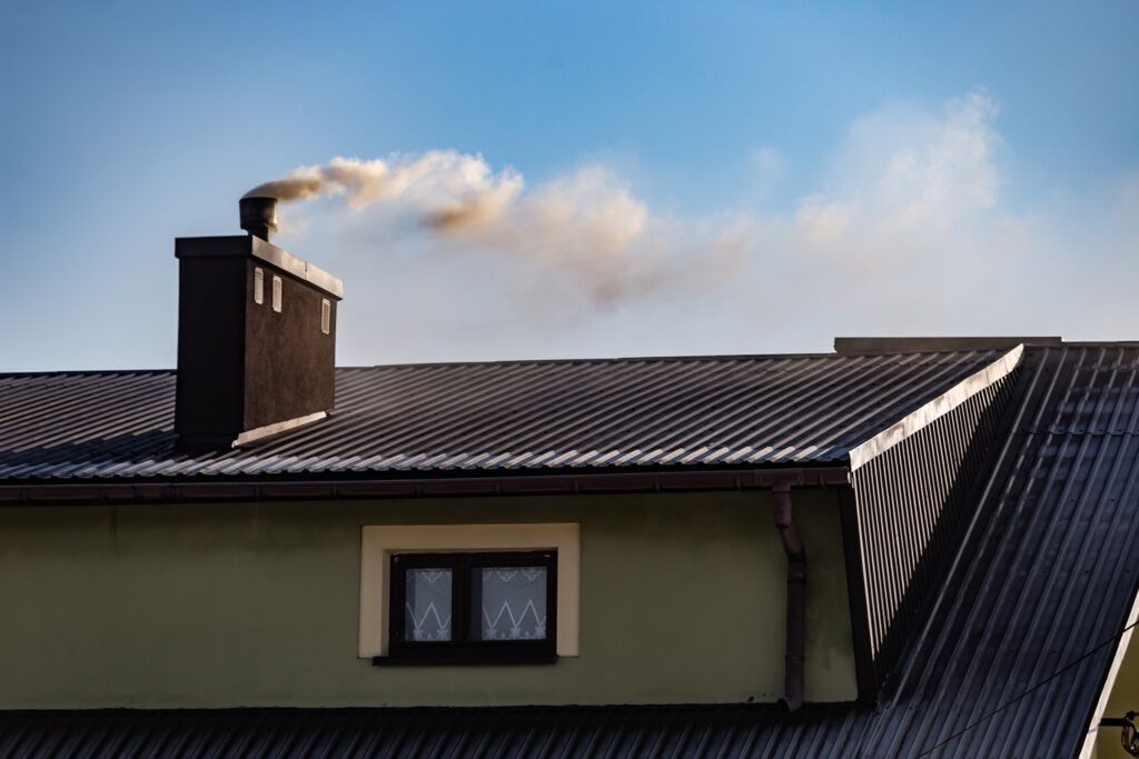 Program "Czyste Powietrze". "Pomija dziesiątki tysięcy pokrzywdzonych”