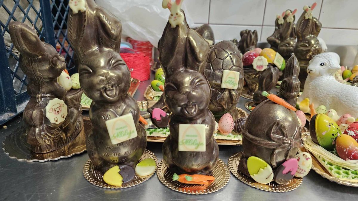 Przygotowania do Wielkanocy
AUTOR BEATA OLEJARKA SUPER EXPRESS
RZESZOW
SLODKA WIELKANOC 
N/Z PRZYGOTOWANIA DO WIELKANOCY W CUKIERNII JULIAN ORLOWSKI KAZIMIERZ RAK 
28/03/2024
CUKIERNIA SLODYCZE WIELKANOC SWIETA CZEKOLADA CIASTA DEKORACJE SLODOSCI ZAJAC
BEATA OLEJARKA