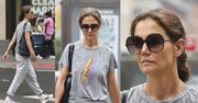 NATURALNA Katie Holmes w dresie przemierza samotnie ulice Nowego Jorku. Poznalibyście ją? (ZDJĘCIA)