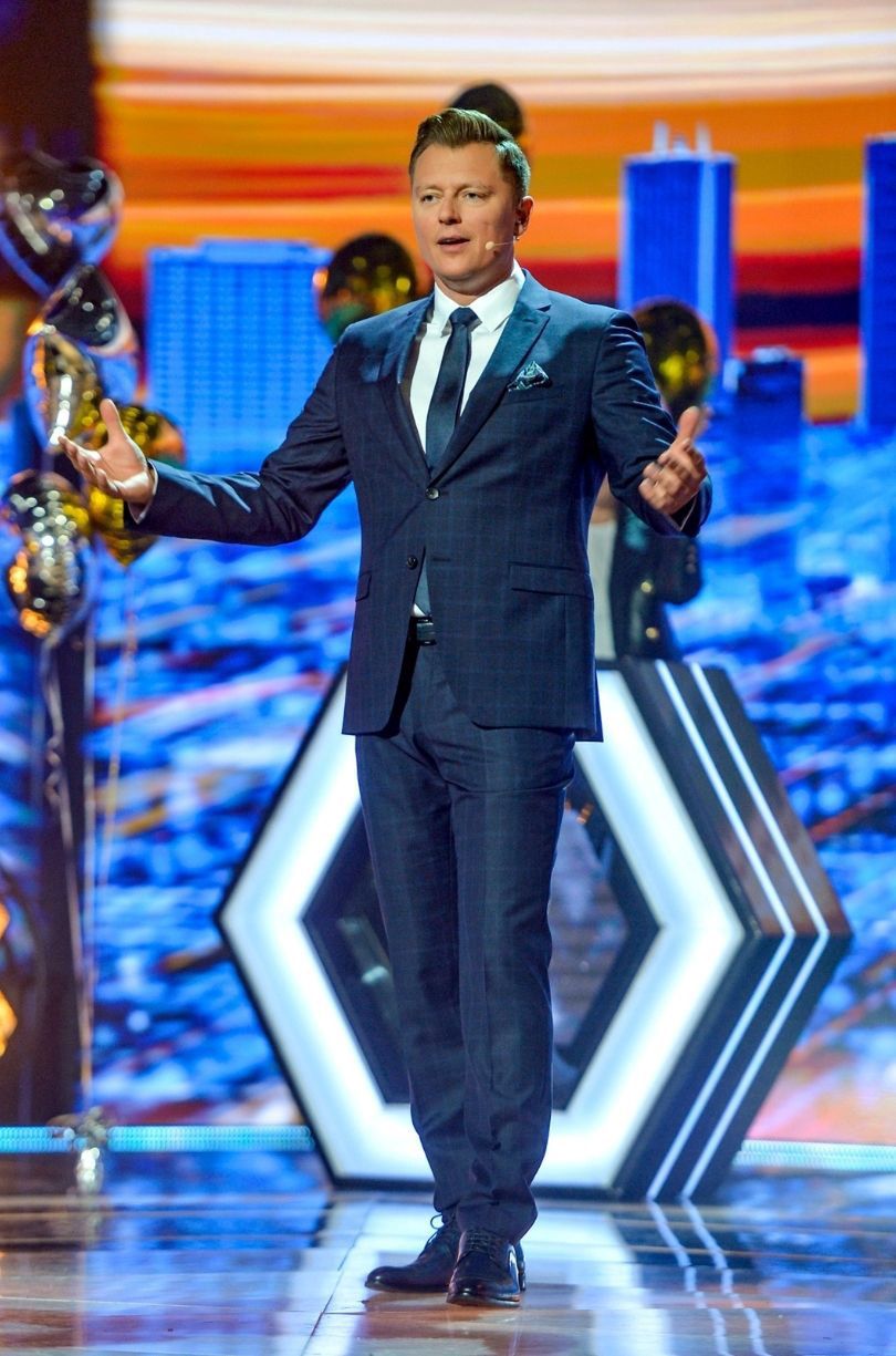 Rafał Brzozowski promuje się w zagranicznym wywiadzie