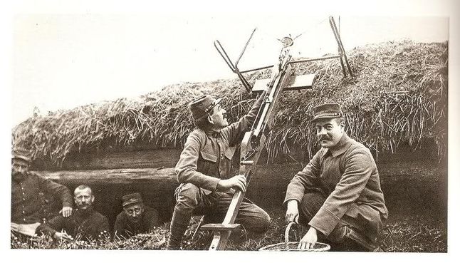 Francuscy żołnierze z miotaczem Sauterelle