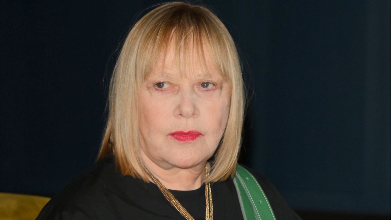 Joanna Żółkowska nie jest "typową babcią". Nie kojarzy się "z emeryturą, siwizną i chustką na głowie"