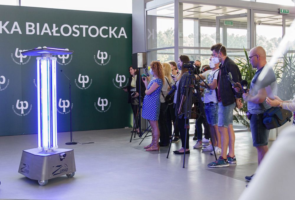 Covid 19. Wielki robot sprzątający od polskich naukowców. Będzie niszczył koronawirusa w szkołach i galeriach handlowych 2