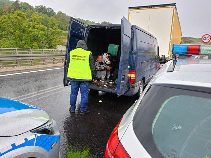 Wypadek busa na S1. W środku zaskakujący "ładunek"