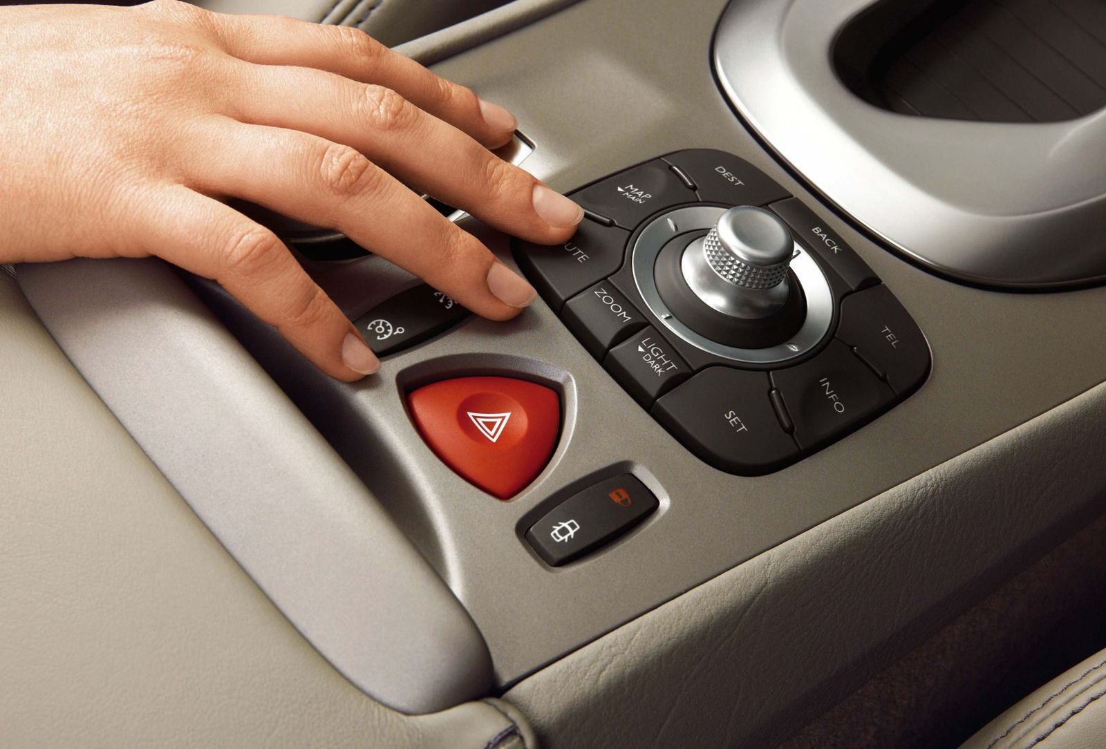 Taki joystick do obsługi multimediów pojawił się po liftingu