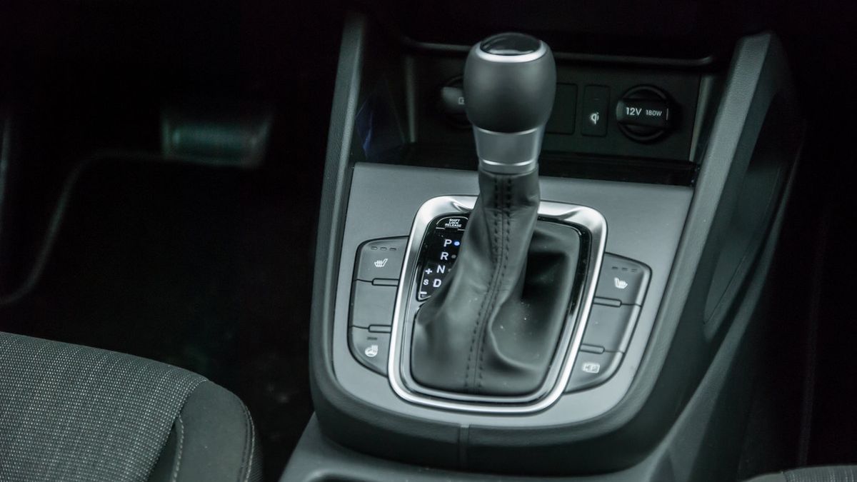 Jazda samochodem z automatyczną skrzynią biegów jest bardzo prosta (fot. Autokult.pl)