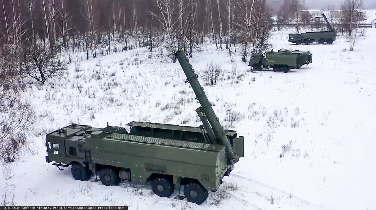 Iskander missile launchers in manoeuvres