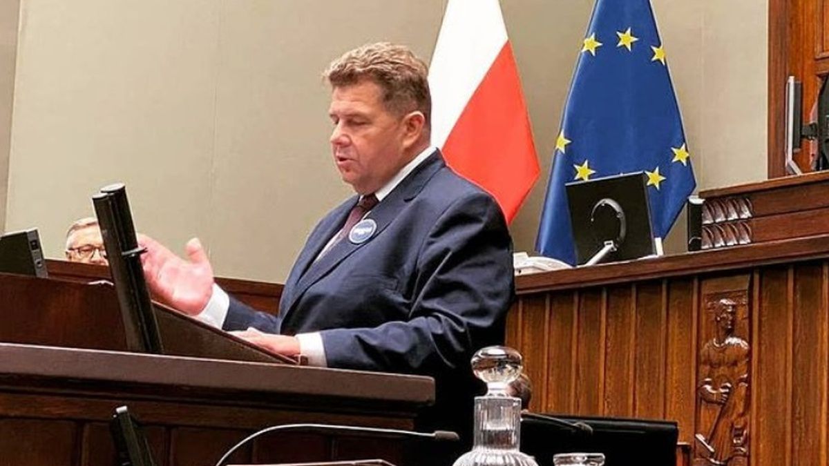 Poseł Lewicy Robert Obaz pokazał zdjęcie sprzed swojego biura. Ktoś przykleił kontrowersyjną nalepkę 