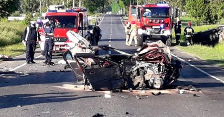 Młoda kobieta uciekała hondą przed policją. Uderzyła w dwa auta
