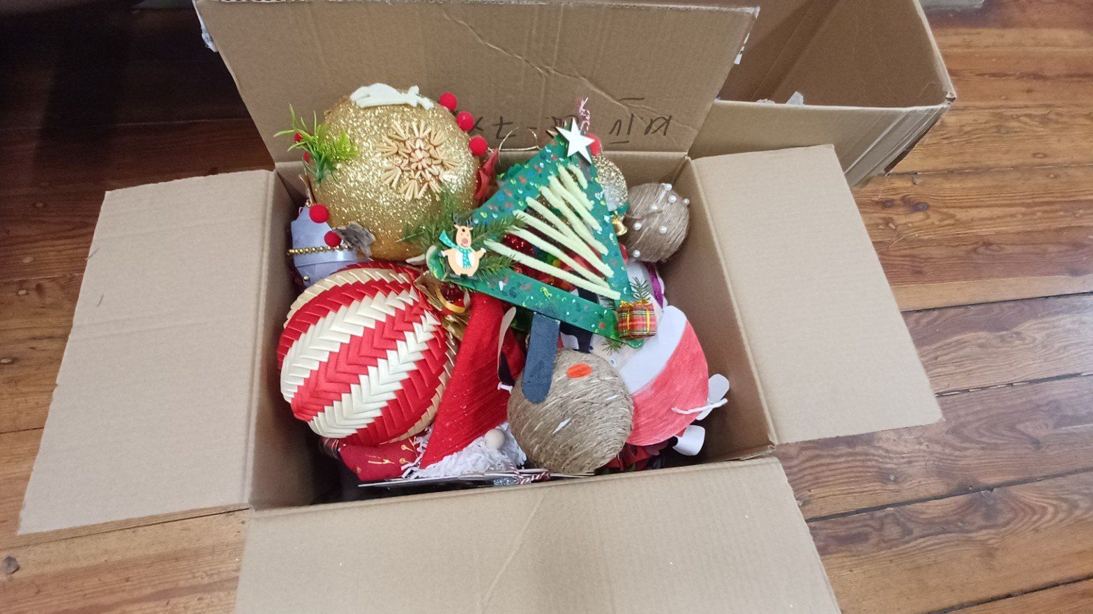 Świąteczne akcenty - choinka w Urzędzie Gminy Sławno