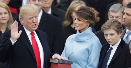 Te zdjęcia Melanii przejdą do historii. Znaczące miny na początku i końcu prezydentury Trumpa