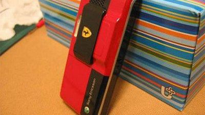 SonyEricsson K800i w barwach Ferrari 1