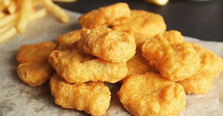 McDonalds wprowadza do oferty roślinne nuggetsy McPlant Nuggets z Beyond Meat