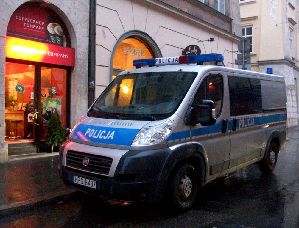 Metodą na tzw. „policjanta” okradli starszą kobietę na kwotę 18 200 zł