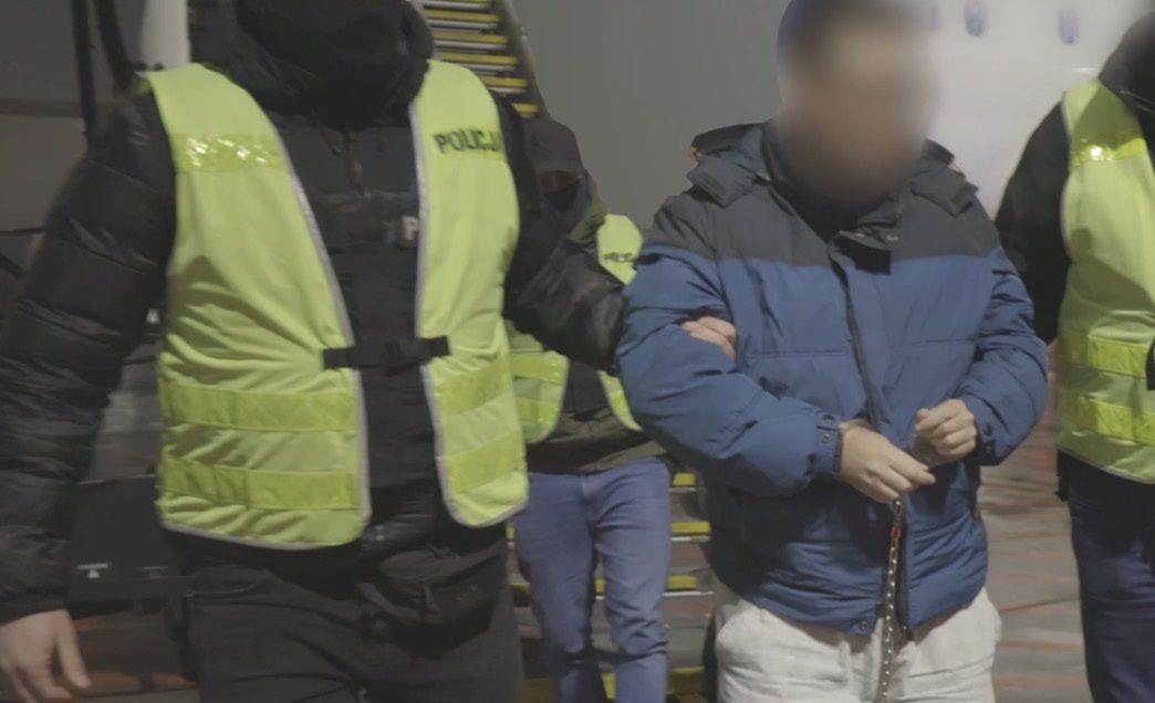 Tropem milionów aż na Karaiby. Poszukiwany asesor komorniczy zatrzymany i odesłany do Polski