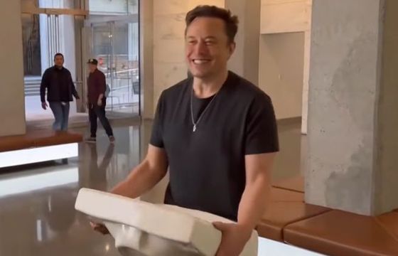 Musk przejął Twittera. „Zmieni się wszystko”