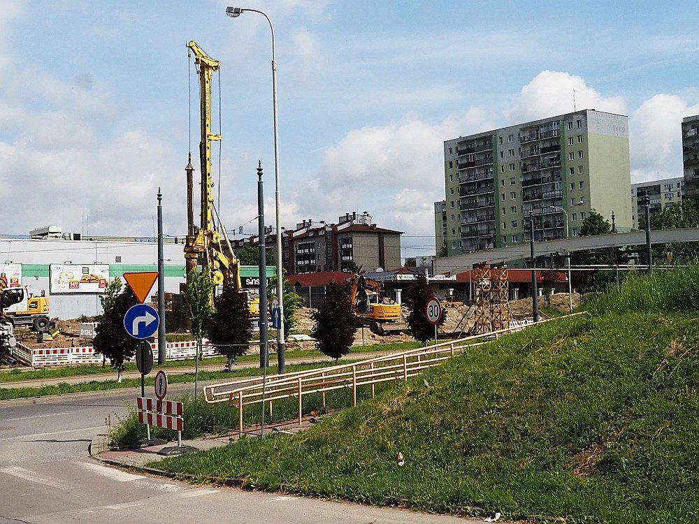 trwa budowa kładek dla pieszych