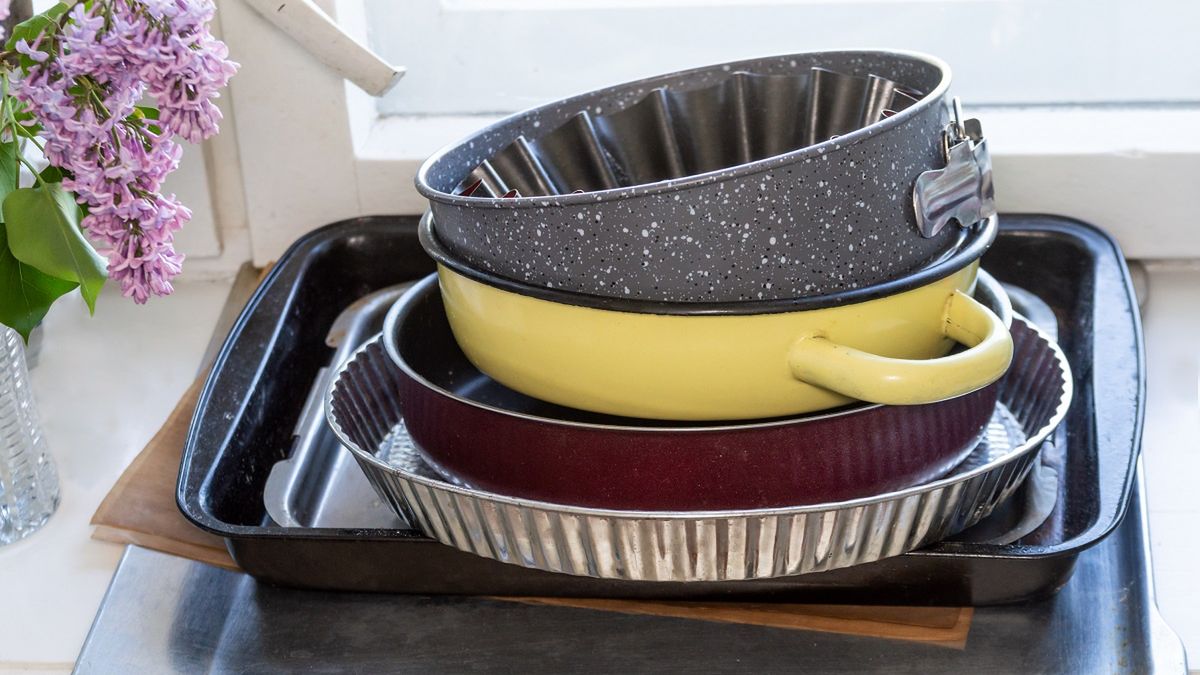 Zardzewiałe blachy posmaruj znanym warzywem.