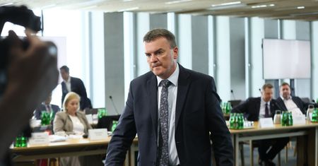 Poseł PiS wyszedł z posiedzenia. Tak zareagował na słowa Jońskiego