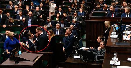 Stanęli "twarzą w twarz". Spięcie z Kołodziejczakiem w Sejmie
