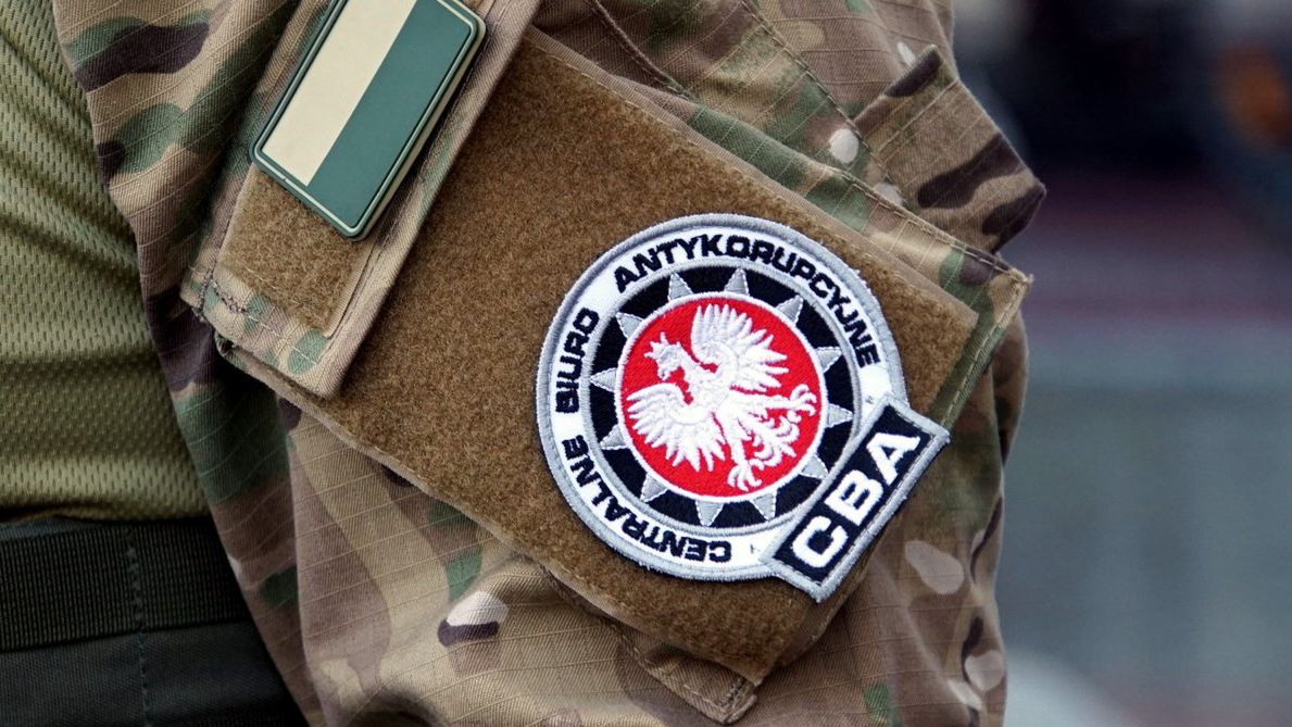 Na zdjęciu mundur z logiem CBA
