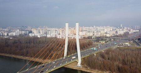 Warszawa. Kierowcy jechali chodnikiem, aby ominąć korek