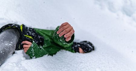Lublin. 7-latek zjeżdżał z górki na sankach. Wjechał wprost pod jadący samochód