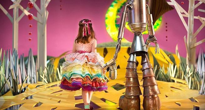 „Czarnoksiężnik z krainy Oz” w wersji niewidomej reklamuje Comcast (wideo)