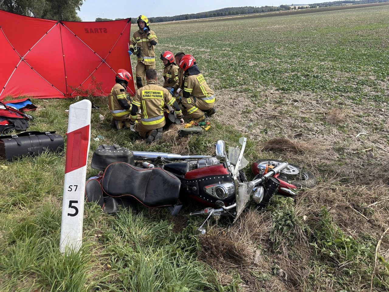Dolnośląskie: Wypadek na DW363. Motocyklista wypadł z drogi