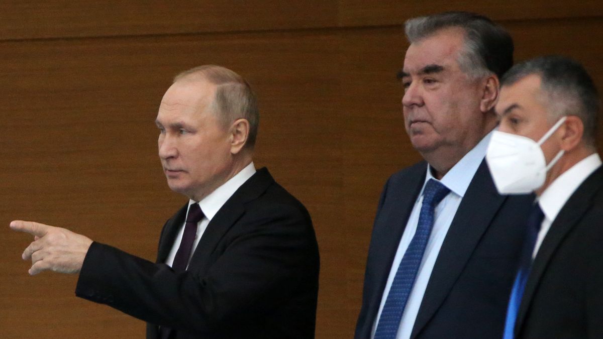 ASTANA, KAZAKHSTAN - OCTOBER 14: (RUSSIA OUT) Russian President Vladimir Putin (L) and Tajik President Emomali Rakhmon (C) seen during the Commonwealth of the Independent States (CIS) Summit, on October 14, 2022 in Astana, Kazakhstan. Leaders of most post-Soviet states arrived to Astana for the first Summit Russia - Central Asia and annual Summit of CIS. (Photo by Contributor/Getty Images)