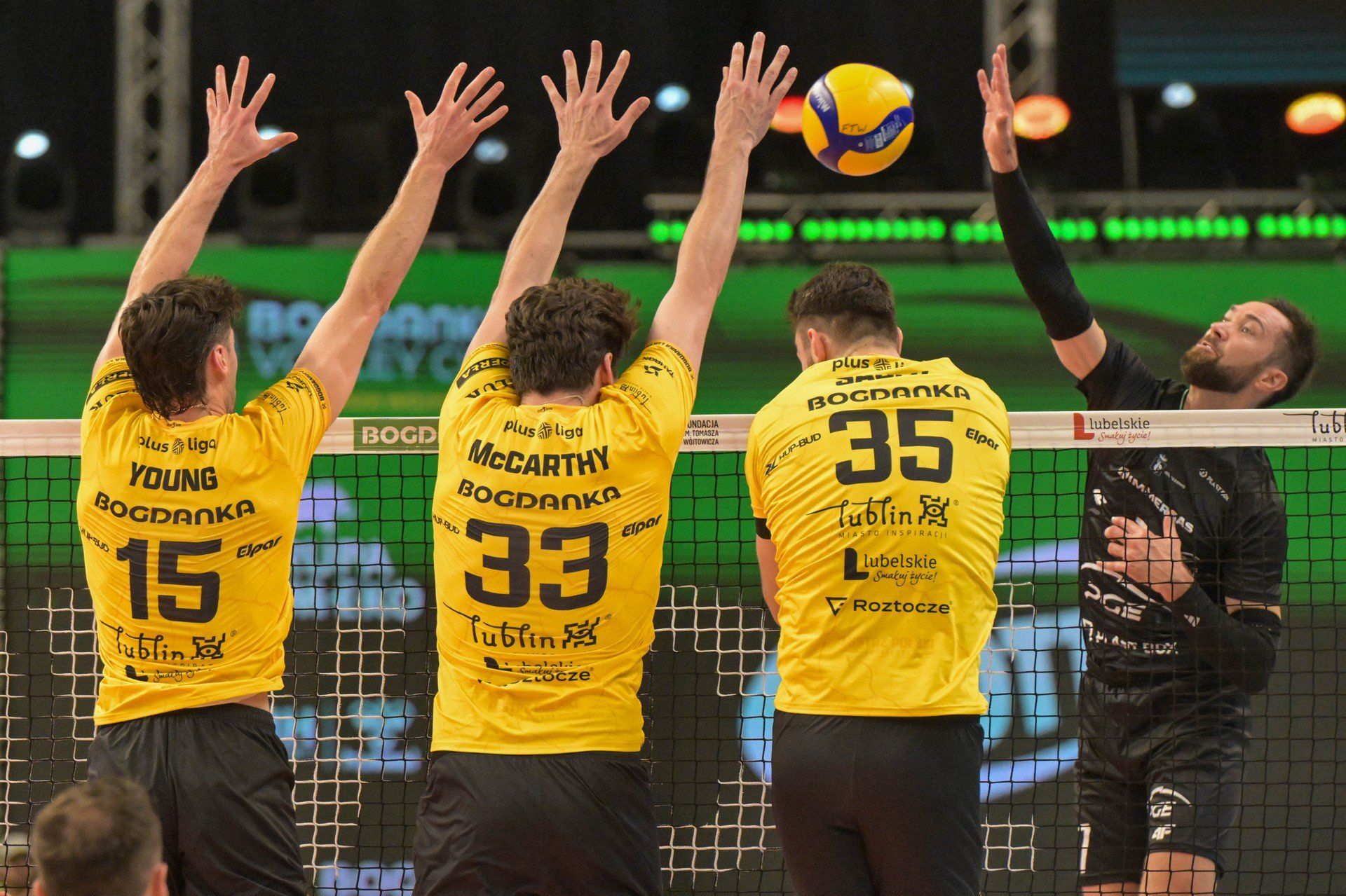 (Siatkarze Bogdanki LUK Lublin i PGE Projektu Warszawa stworzyli znakomite widowisko w finale turnieju Bogdanka Volley Cup im. Tomasza Wójtowicza)