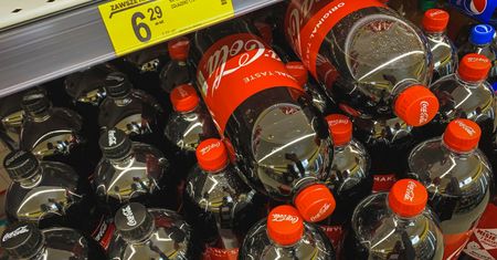 Biedronka wprowadzi opłatę. Nawet 1 zł od sztuki. To wymóg
