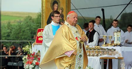 Don Stanislao. Metropolita częstochowski Wacław Depo modli się o "uzdrowienie serc i sumień ludzi mediów"