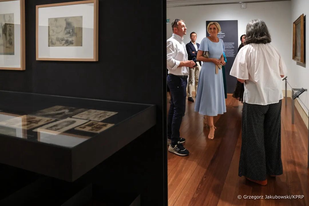 Agata Duda podczas wizyty w portugalskim muzeum.
Instagram/pierwszadama_akd