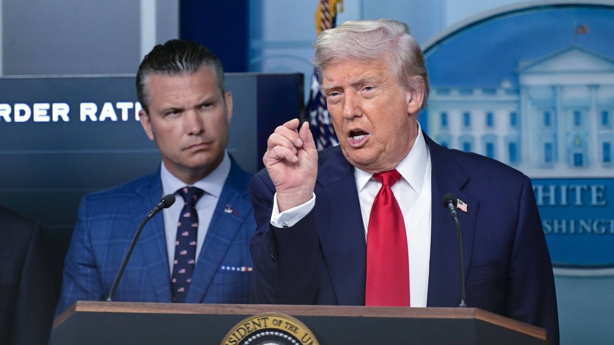 Archiwum zagraniczne East News 2025-08
United States President Donald J Trump gestures as he holds a press conference in the James S Brady Press Briefing Room of the White House in Washington, DC, USA, on Monday, August 11, 2025. Looking on from left is United States Secretary of Defense Pete Hegseth. Copyright: xRonxSachsx/xCNPx/MediaPunchx
IMAGO/Ron Sachs / CNP /MediaPunch