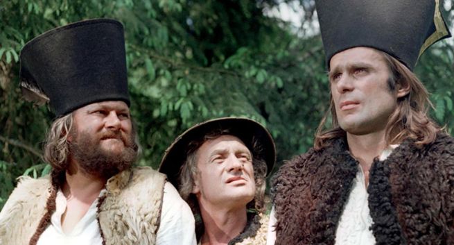 Jakie filmy kochają poszczególne generacje Polaków – od Zetek do Baby Boomersów? Najczęściej wymieniamy „Janosika” i „Psy”