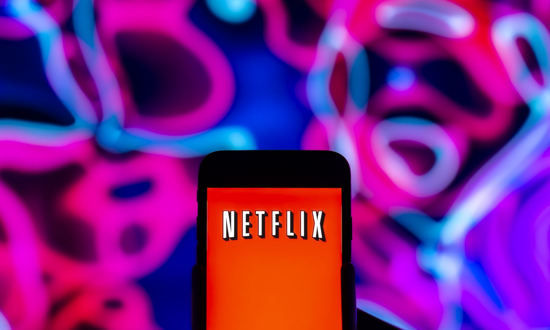 Netflix z reklamami. Kolejne zmiany i ograniczenia w pakietach
