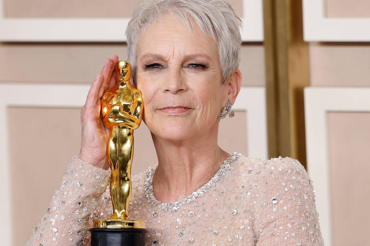 Jamie Lee Curtis ze swoim pierwszym Oscarem