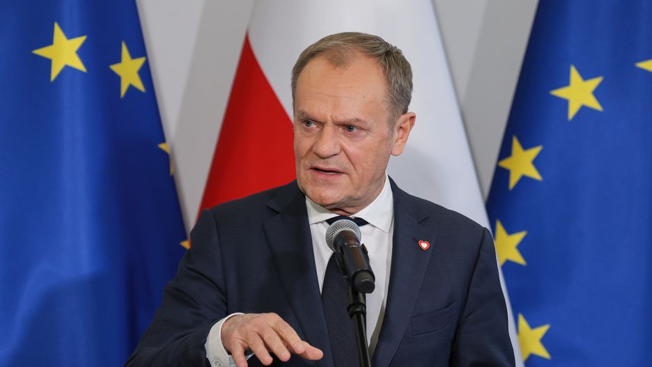 Warszawa, 08.12.2023. Przewodniczący PO Donald Tusk podczas konferencji prasowej w Senacie w Warszawie, 8 bm. Wcześniej, w Senacie odbyło się spotkanie Donalda Tuska z kandydatami na ministrów w jego rządzie. (mr) PAP/Paweł Supernak