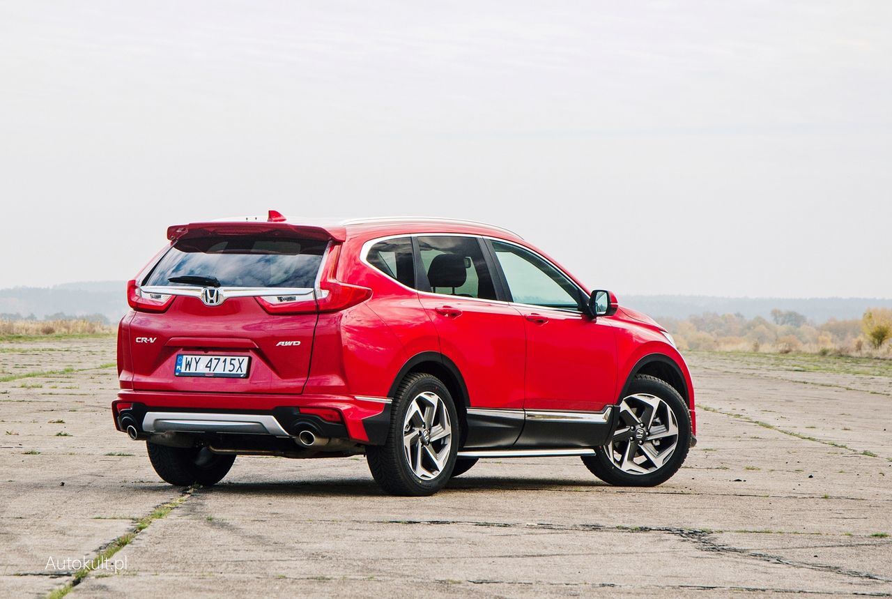 Honda CR-V moim zdaniem z każdej strony prezentuje się bardzo dobrze, a pakiet Aero jeszcze bardziej poprawia wygląd.