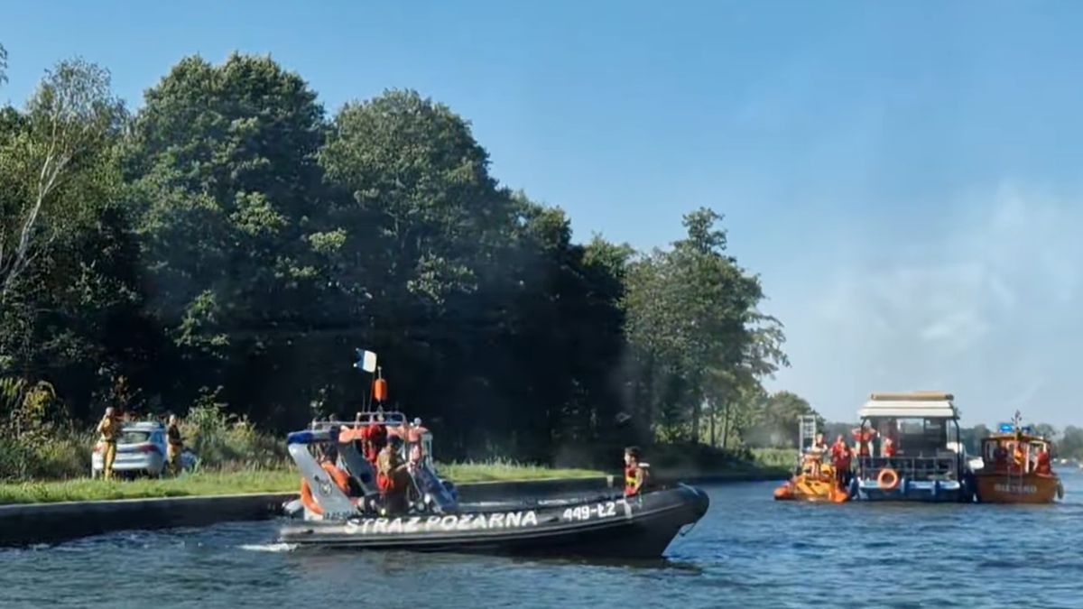 Dramat na Mazurach. Z wody wyciągnięto auto ze zwłokami w środku
