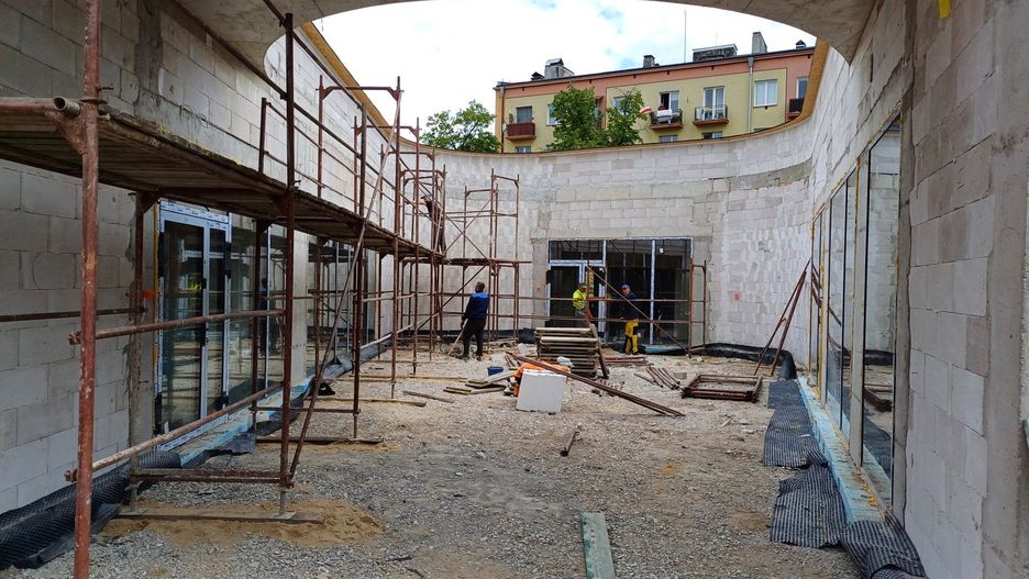 Budowa Centrum Opiekuńczo-Mieszkalnego w Starachowicach idzie zgodnie z harmonogramem.