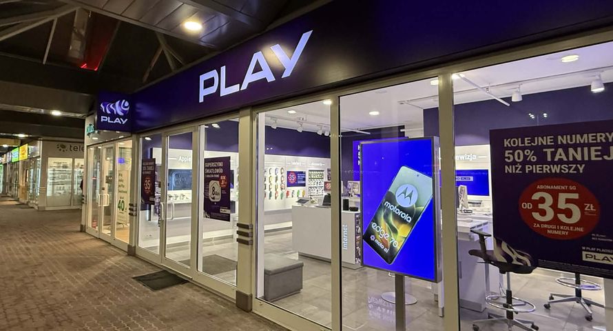 Play z wiosenną promocją. 50 proc. rabatu, HBO Max i Prime Video gratis